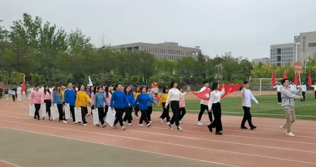 澳门十大信誉好的网站在第60届校运会拼搏奋进.jpg